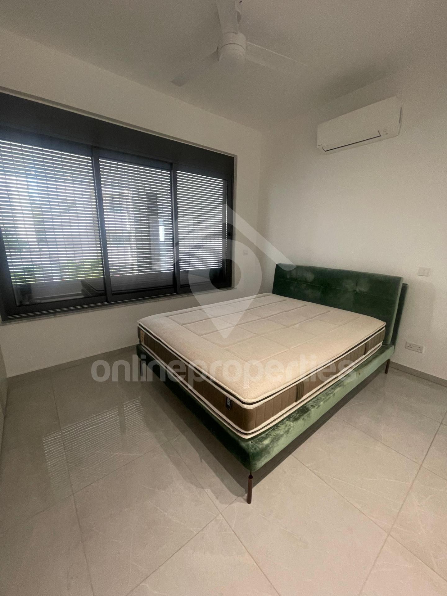 To change image, hover mouse over thumbnails below