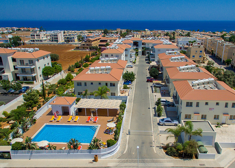 Modern and luxurious residence close to the sea