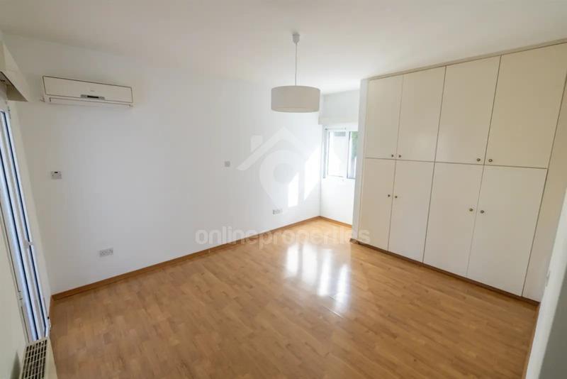 To change image, hover mouse over thumbnails below