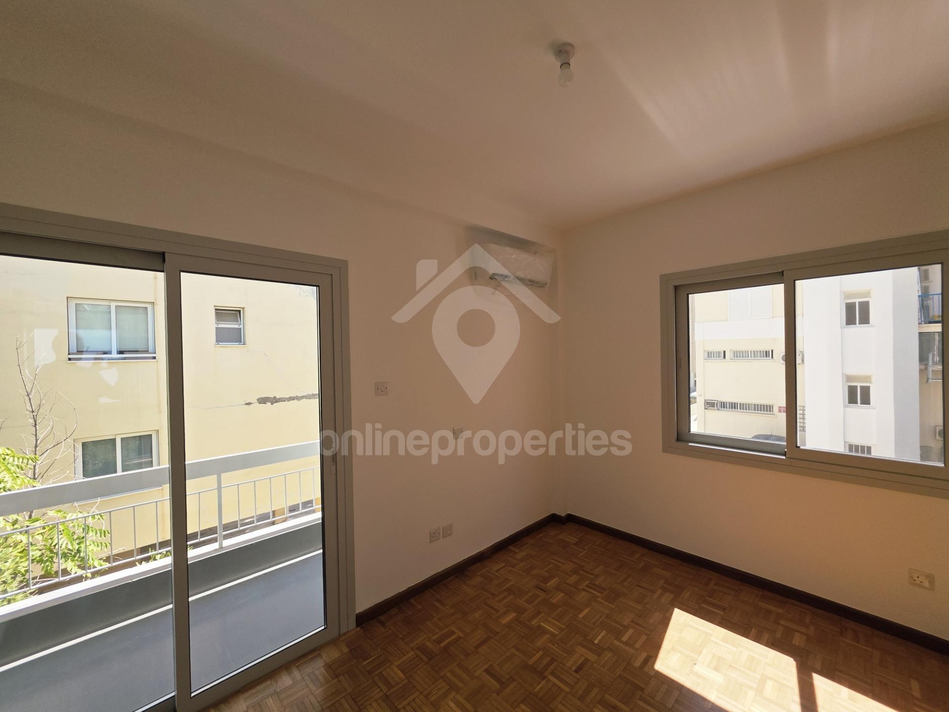 To change image, hover mouse over thumbnails below