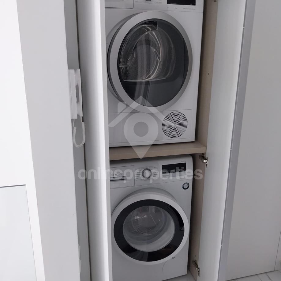 To change image, hover mouse over thumbnails below