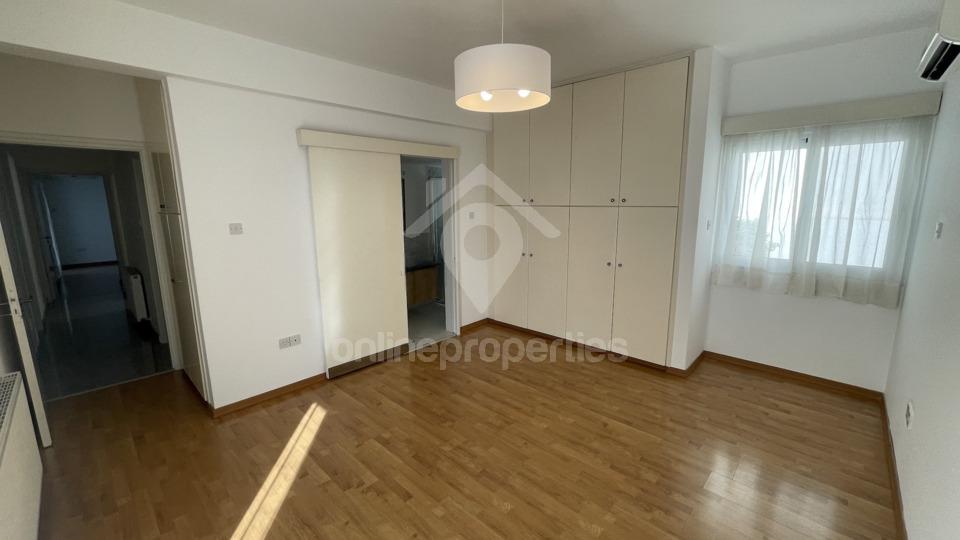 To change image, hover mouse over thumbnails below