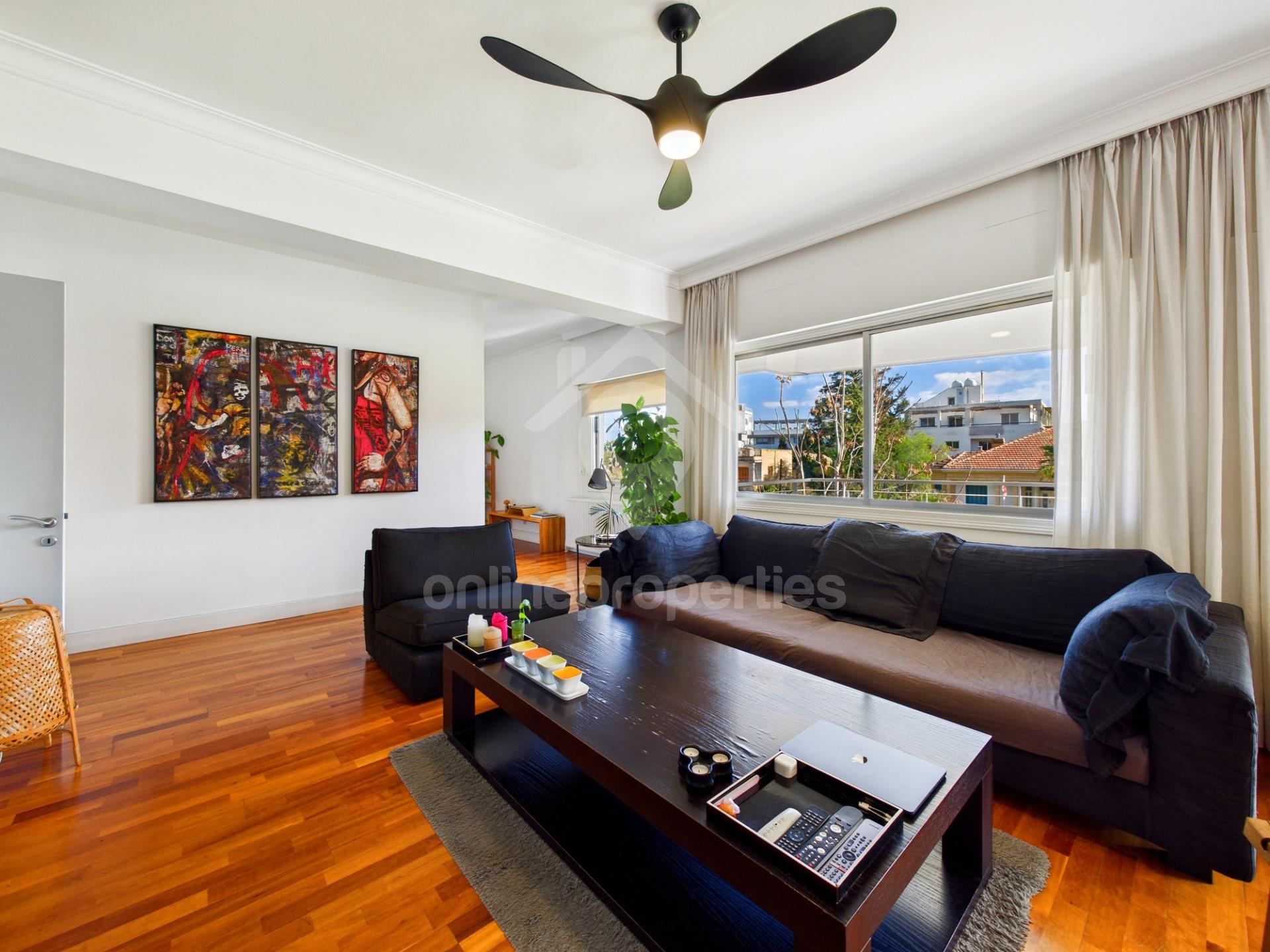 To change image, hover mouse over thumbnails below