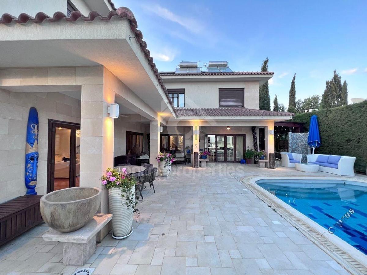 To change image, hover mouse over thumbnails below