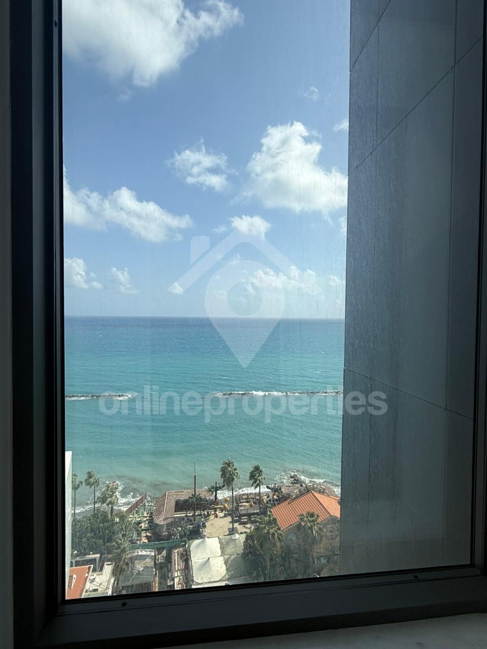 To change image, hover mouse over thumbnails below