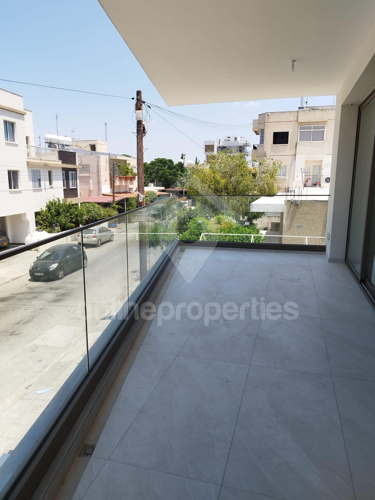 To change image, hover mouse over thumbnails below