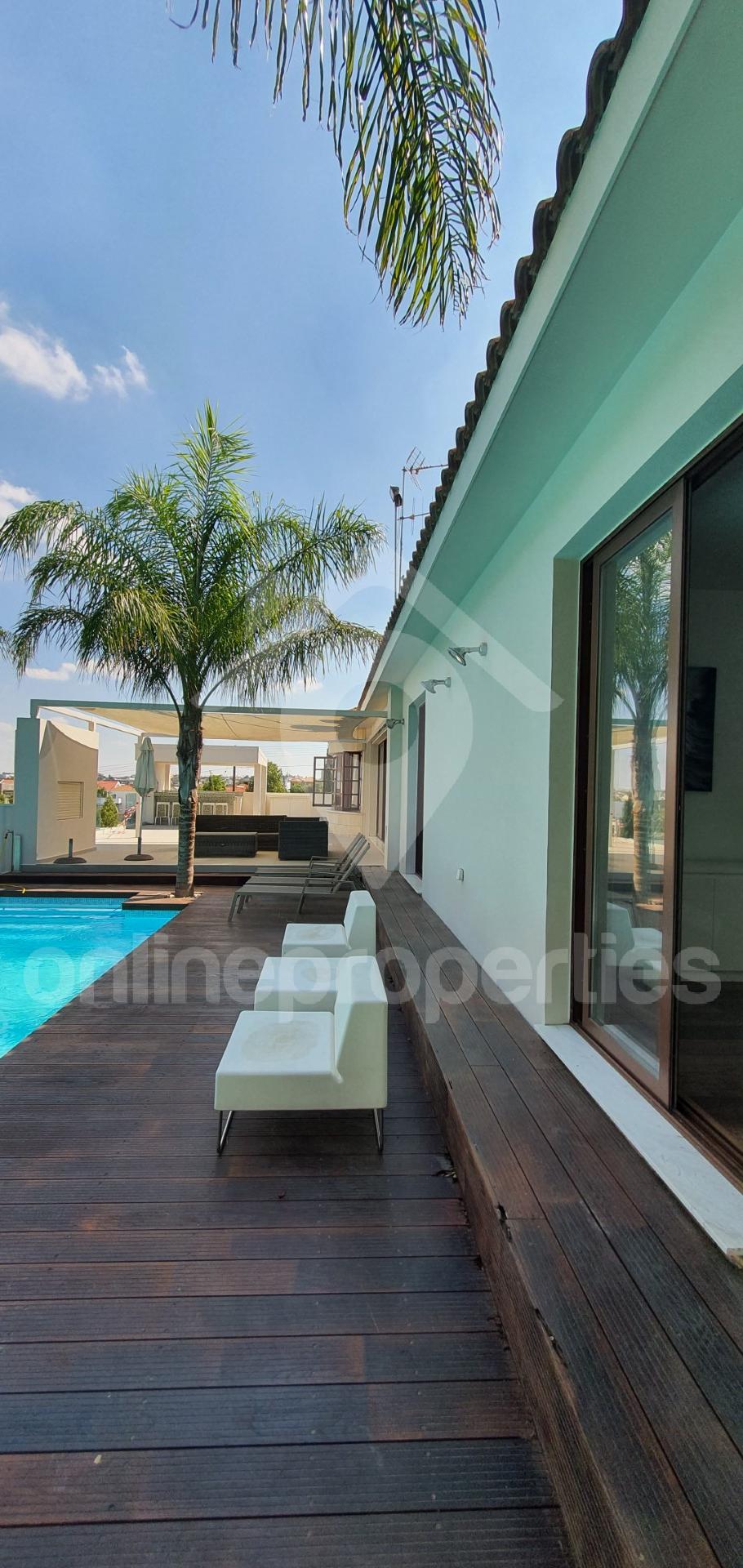 To change image, hover mouse over thumbnails below