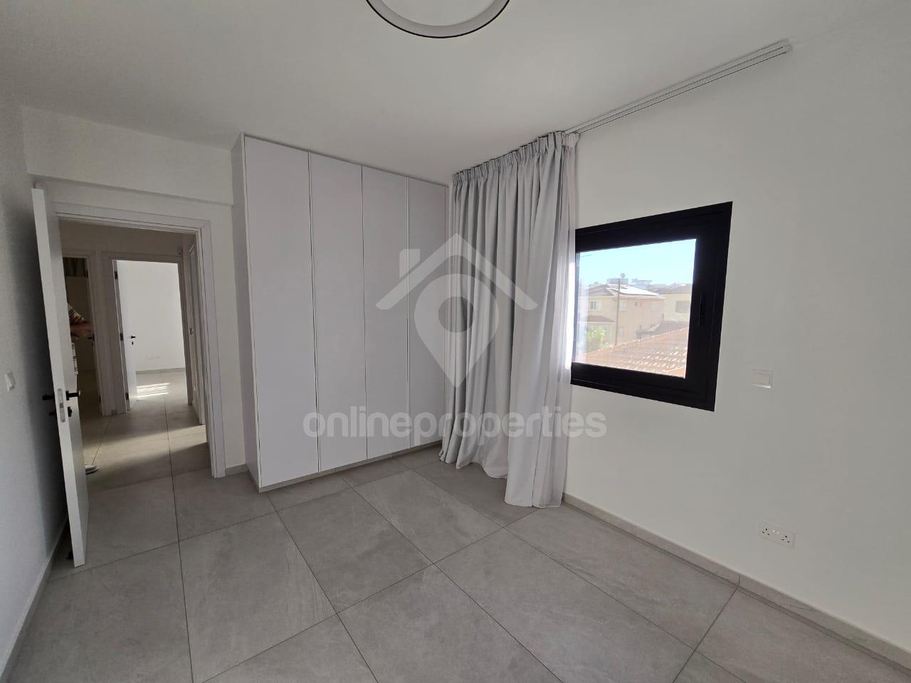 To change image, hover mouse over thumbnails below