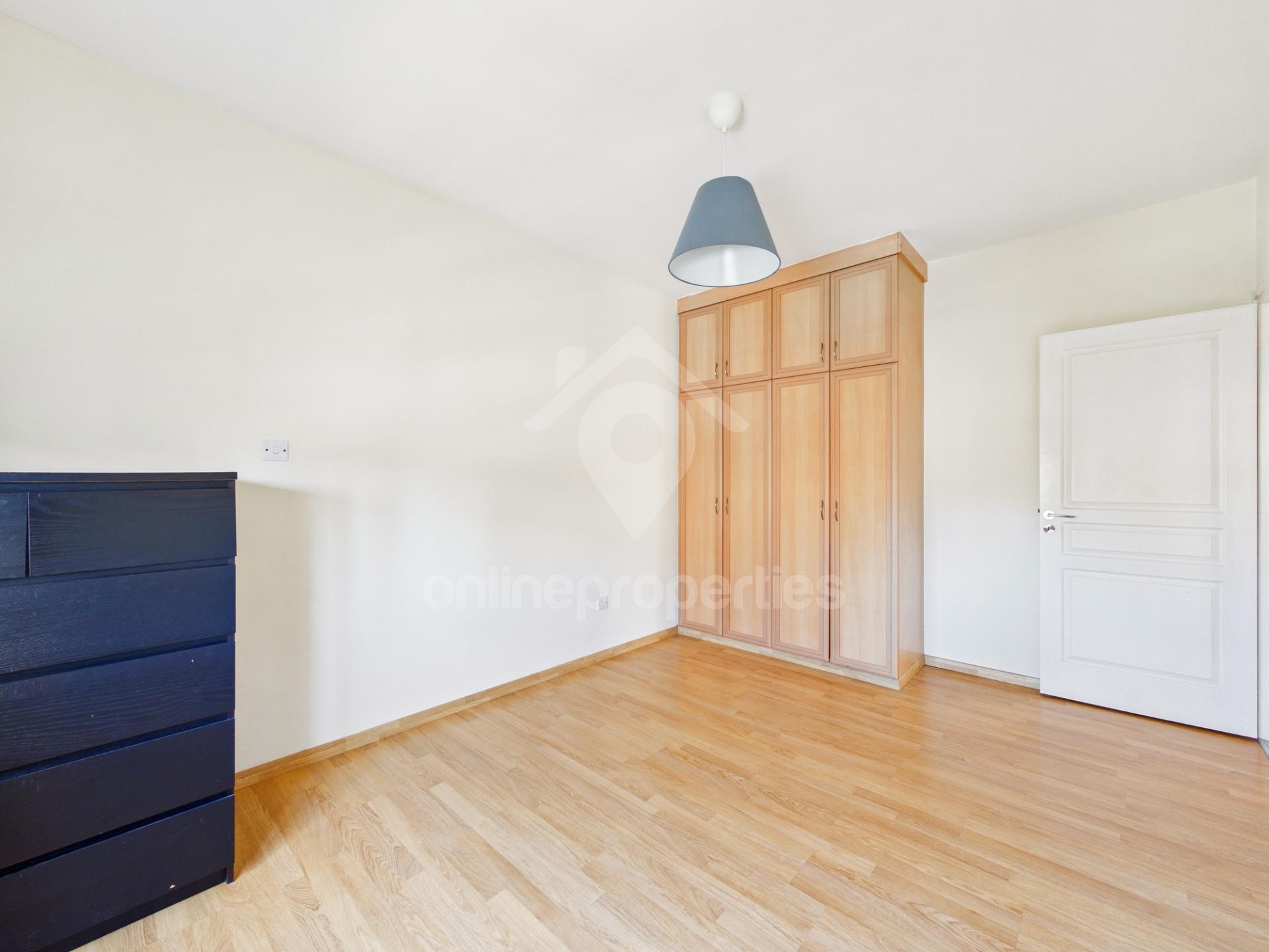 To change image, hover mouse over thumbnails below