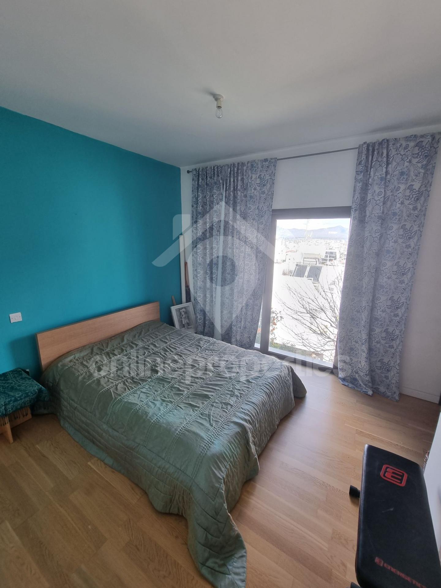 To change image, hover mouse over thumbnails below