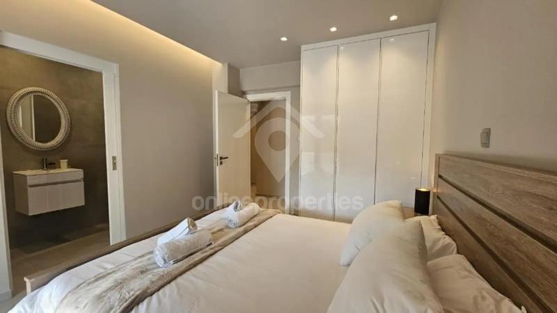 To change image, hover mouse over thumbnails below