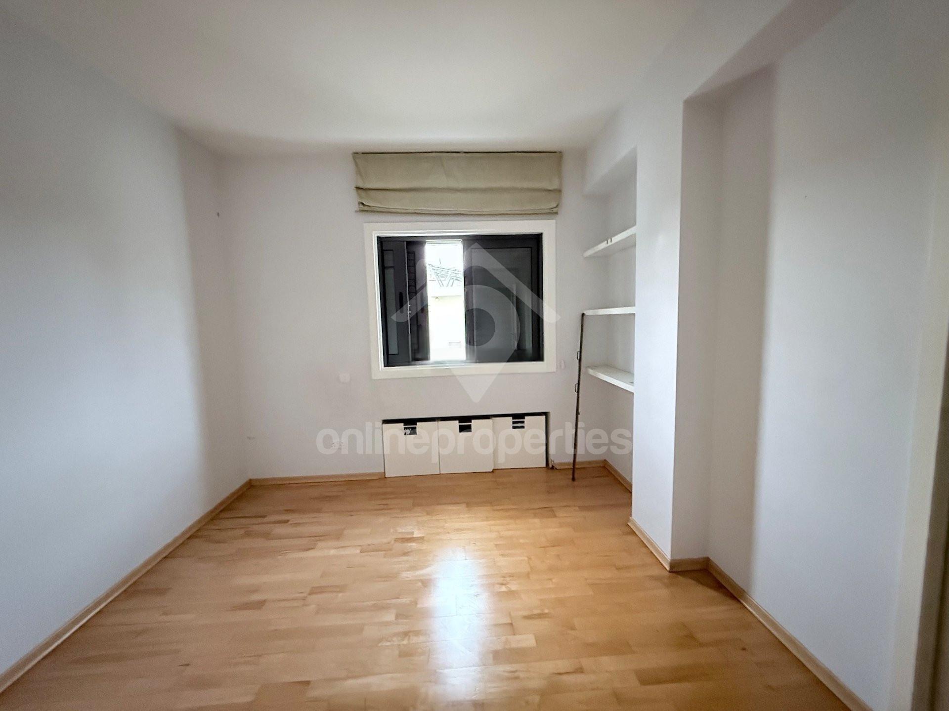 To change image, hover mouse over thumbnails below