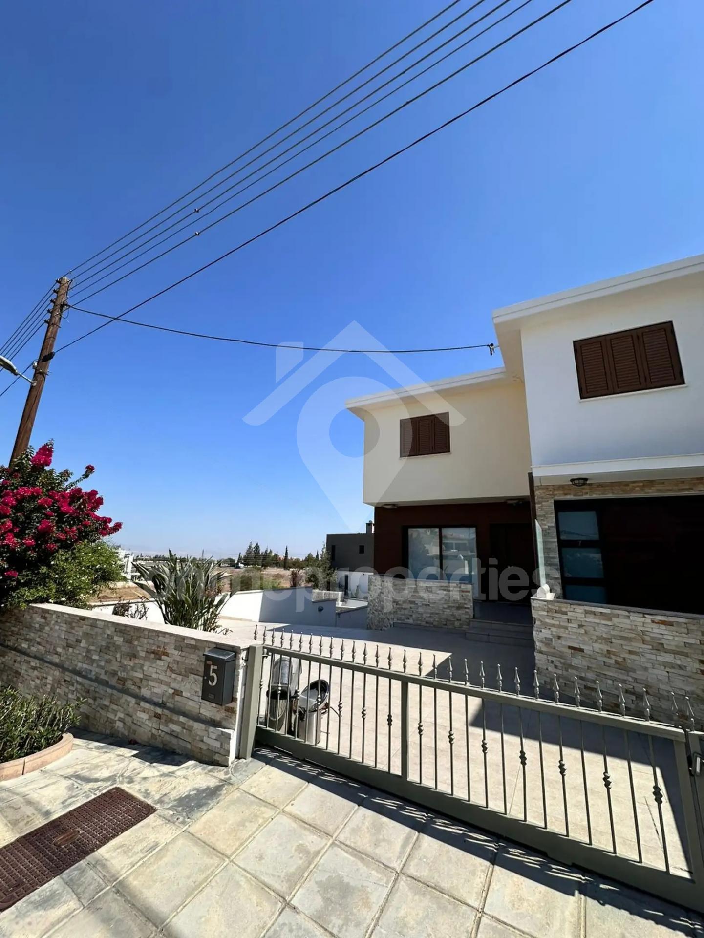 To change image, hover mouse over thumbnails below