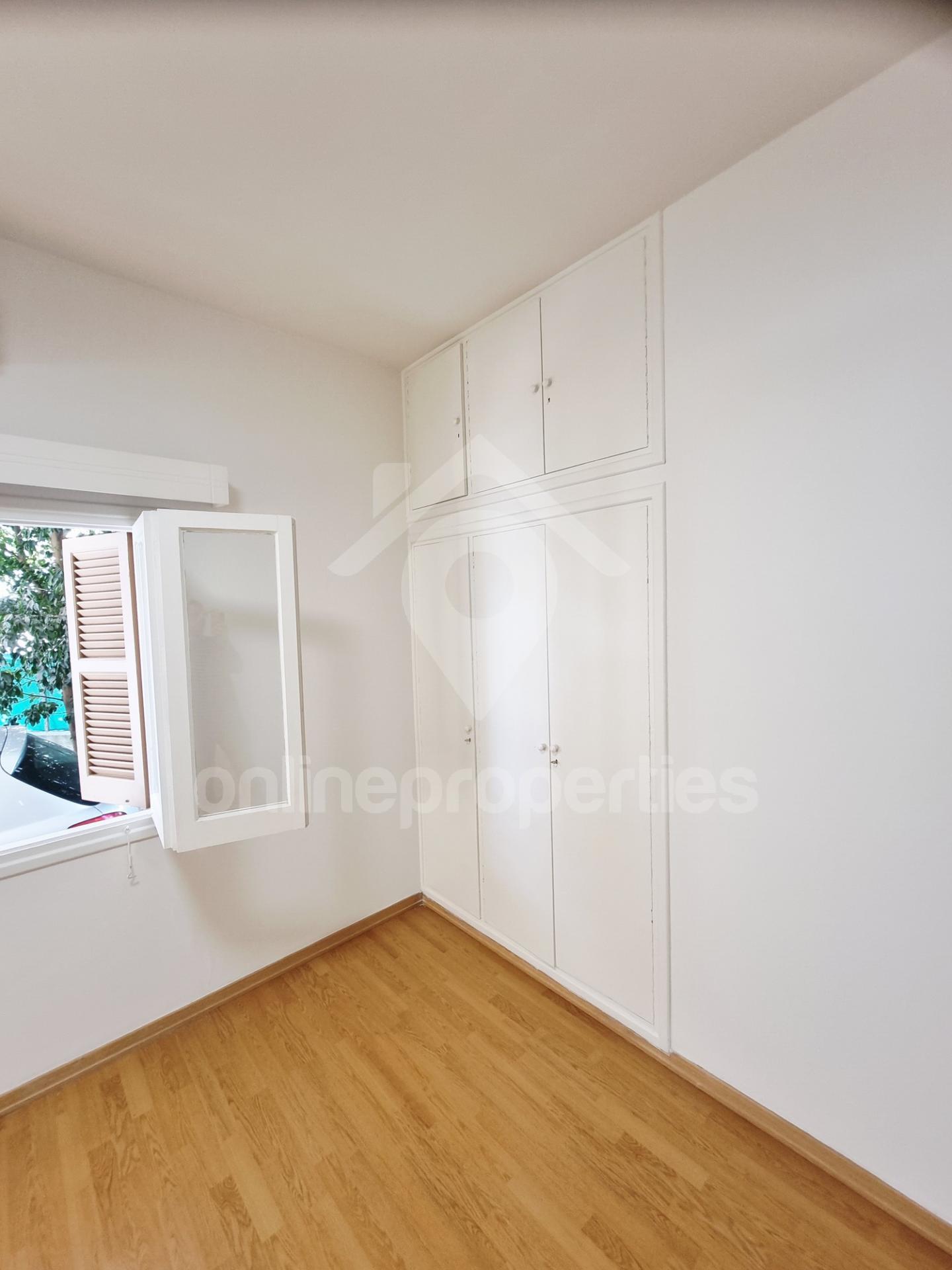 To change image, hover mouse over thumbnails below