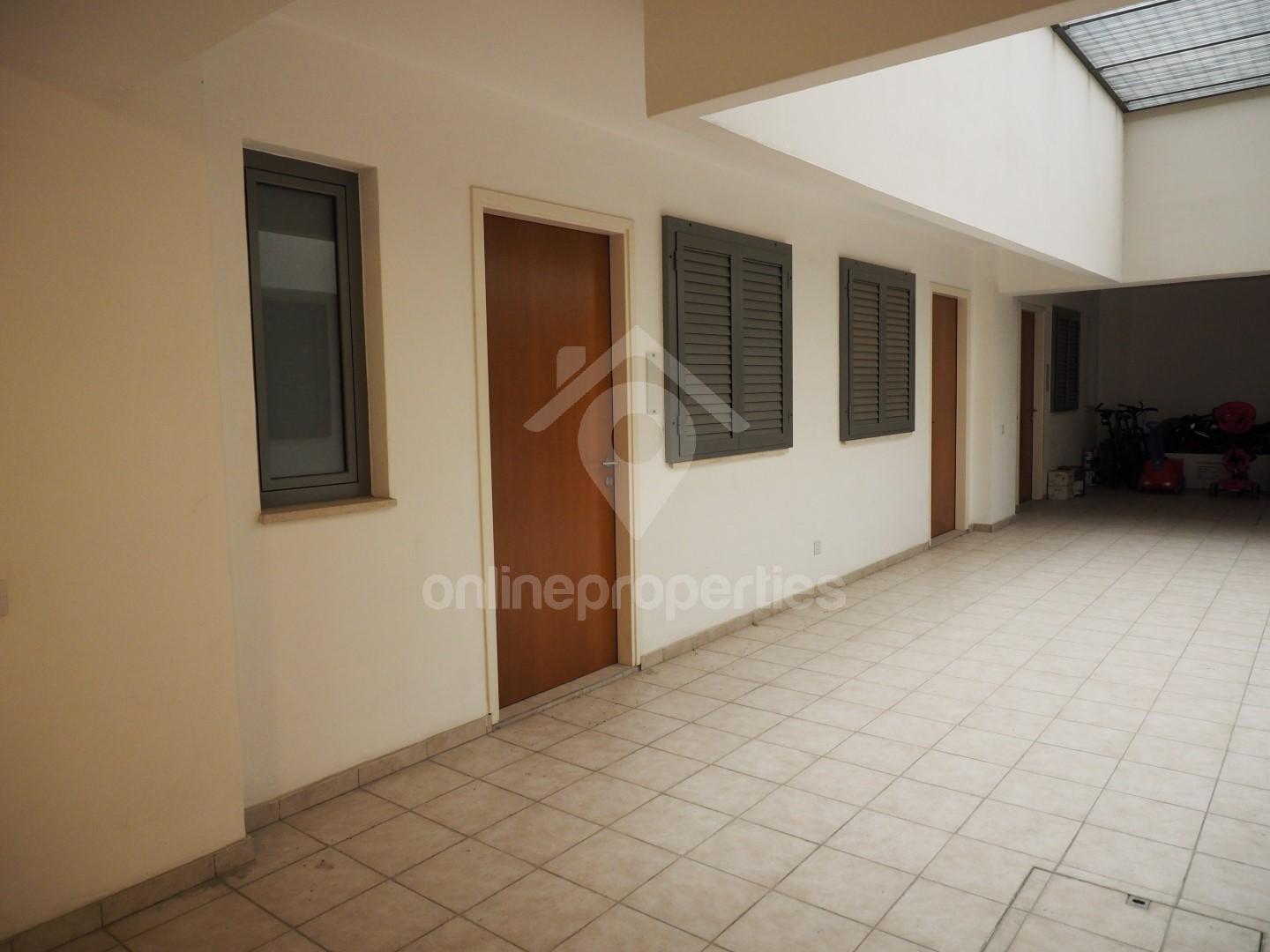 To change image, hover mouse over thumbnails below