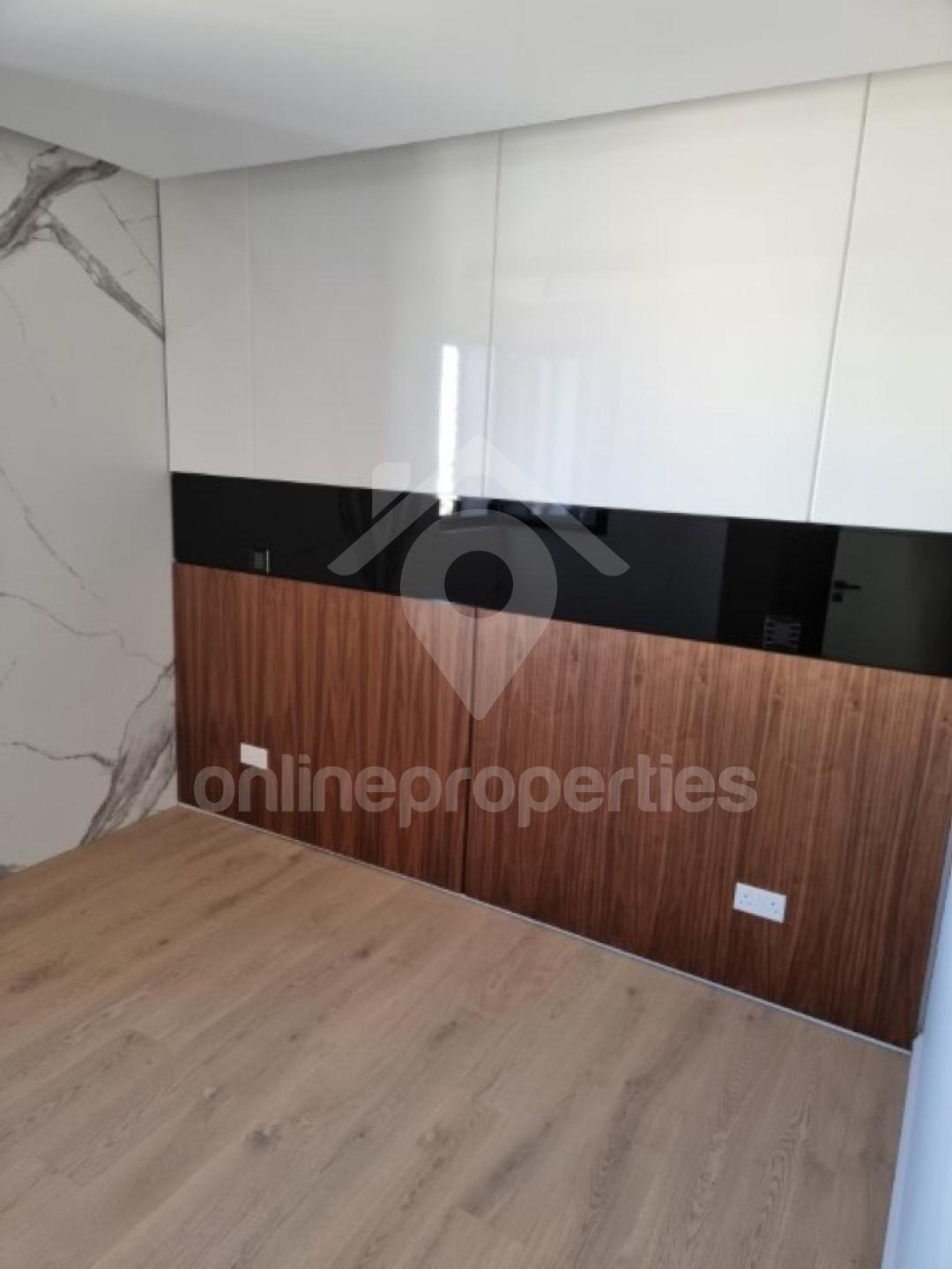 To change image, hover mouse over thumbnails below