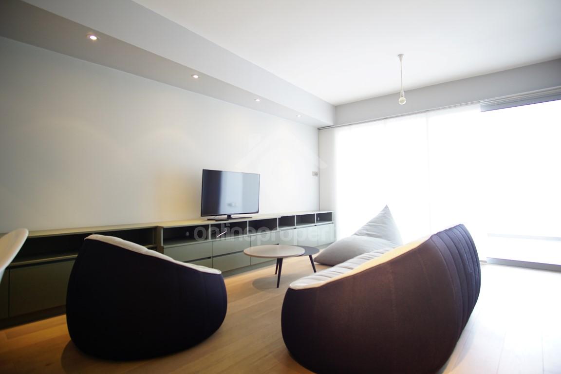 To change image, hover mouse over thumbnails below