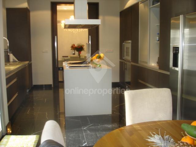 To change image, hover mouse over thumbnails below