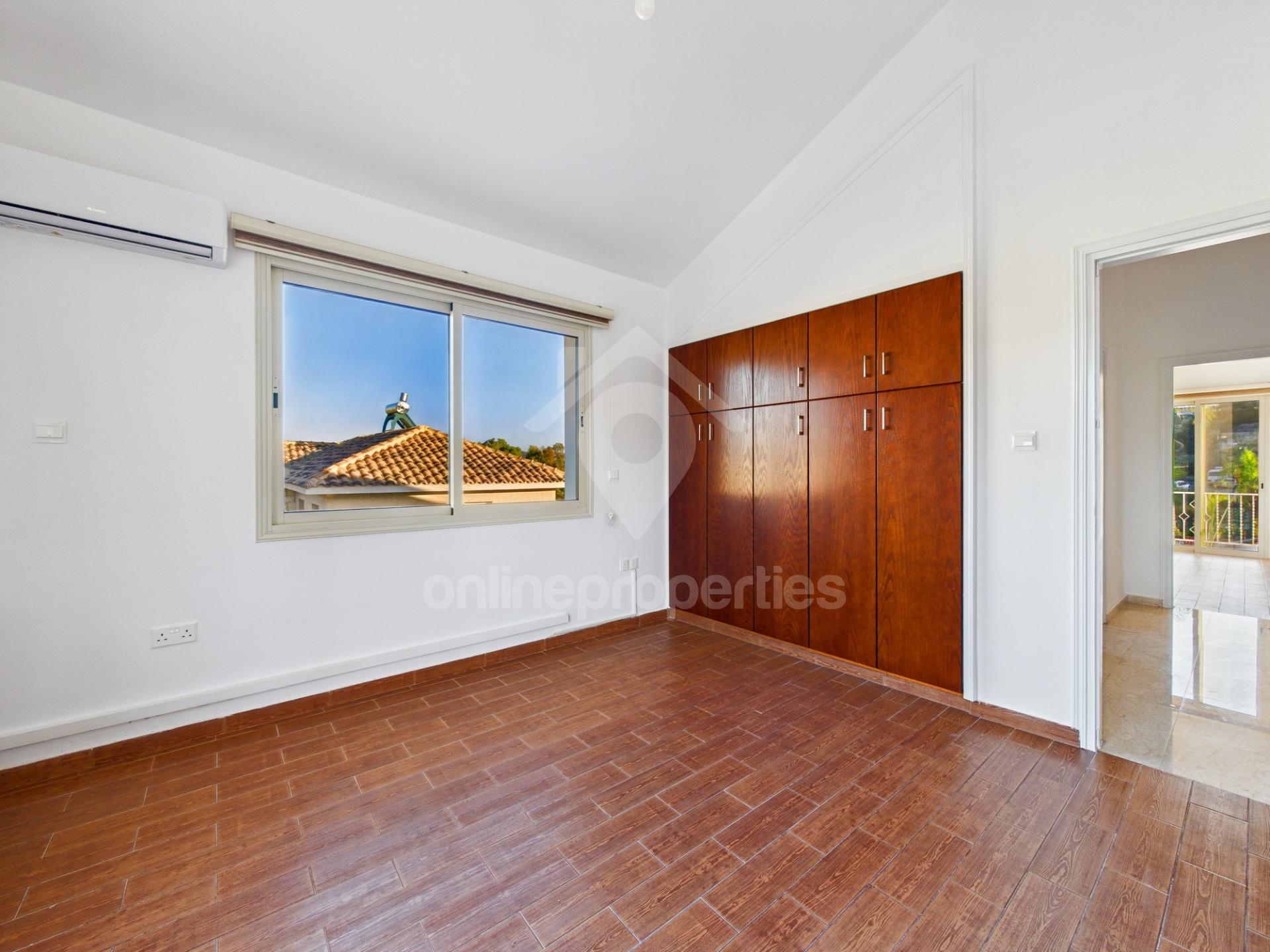 To change image, hover mouse over thumbnails below