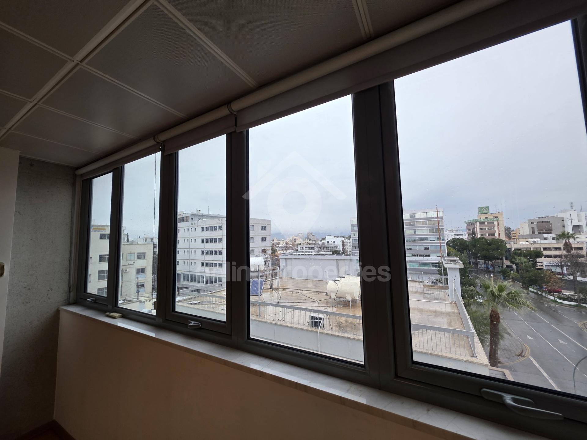 To change image, hover mouse over thumbnails below