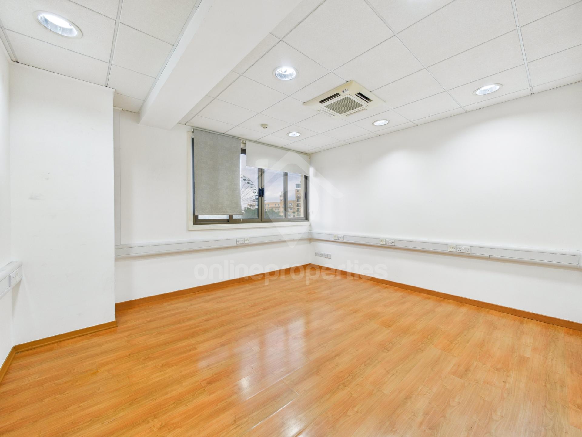 To change image, hover mouse over thumbnails below