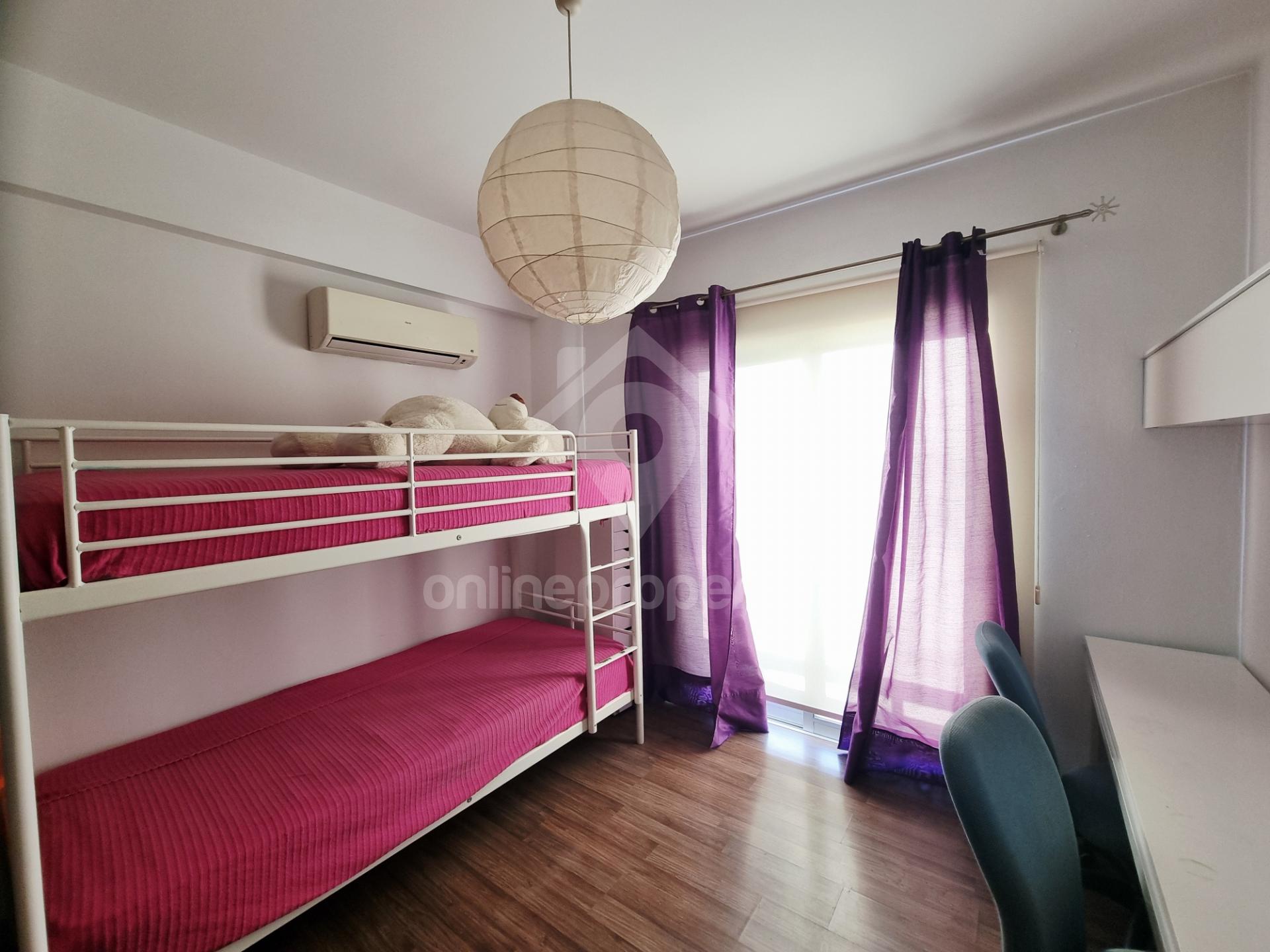 To change image, hover mouse over thumbnails below