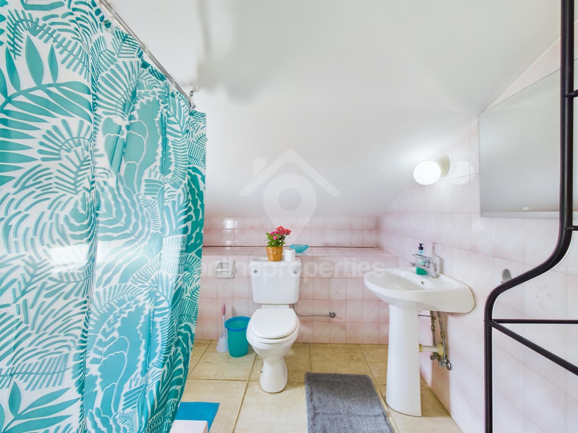 To change image, hover mouse over thumbnails below