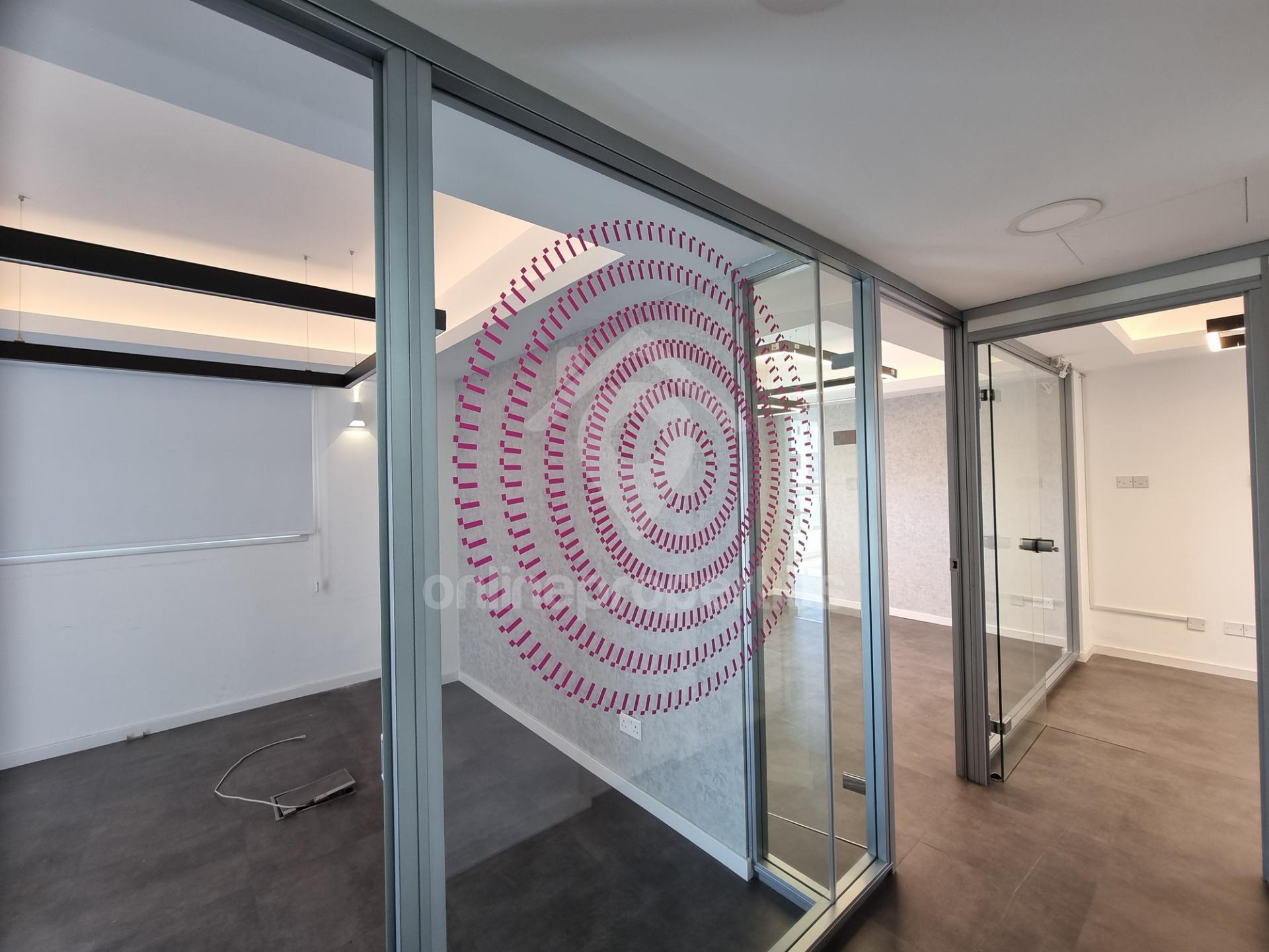 To change image, hover mouse over thumbnails below