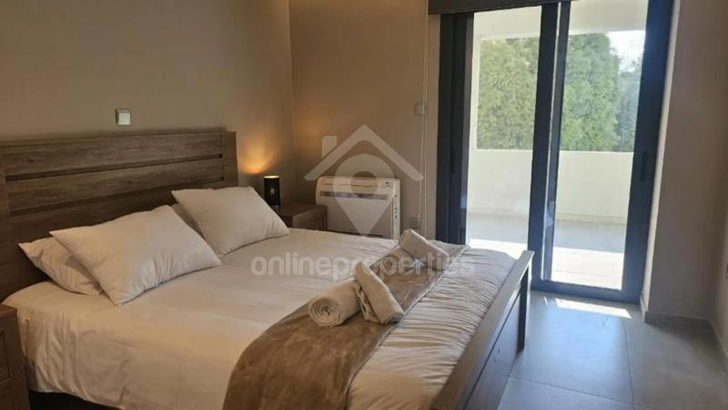 To change image, hover mouse over thumbnails below