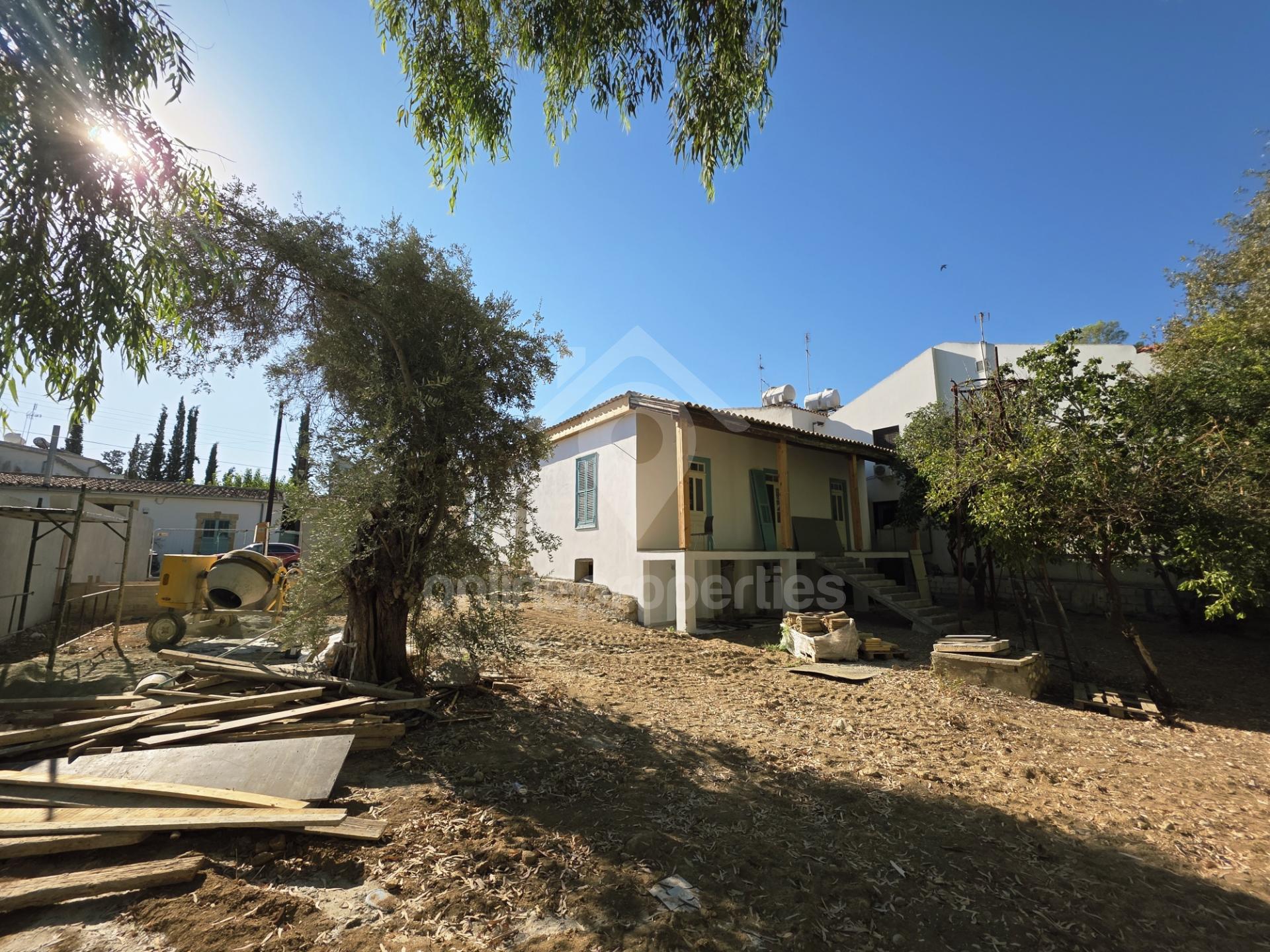 To change image, hover mouse over thumbnails below