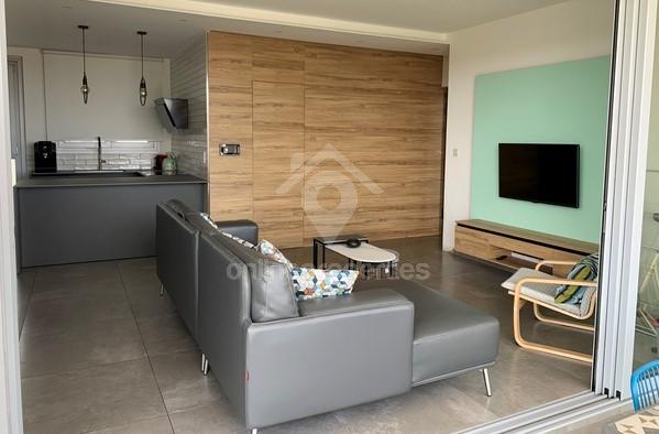 To change image, hover mouse over thumbnails below