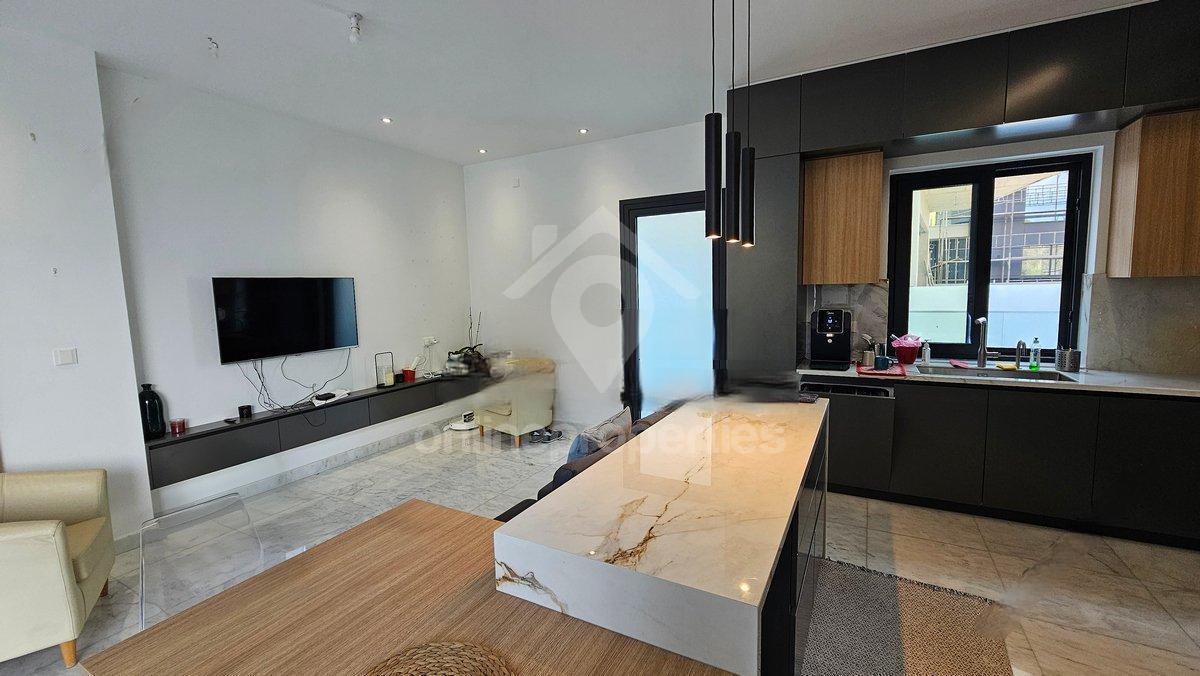 To change image, hover mouse over thumbnails below