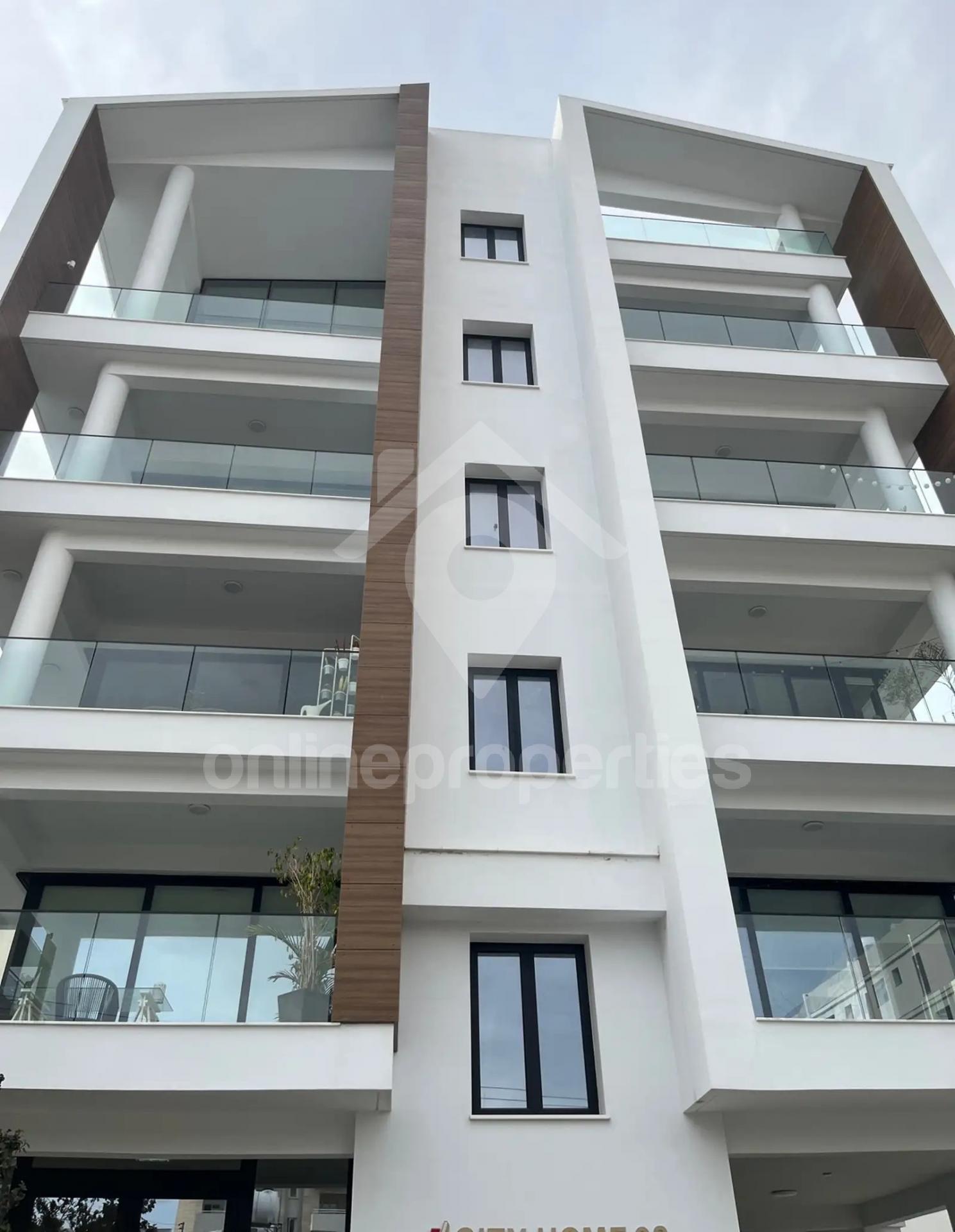 To change image, hover mouse over thumbnails below