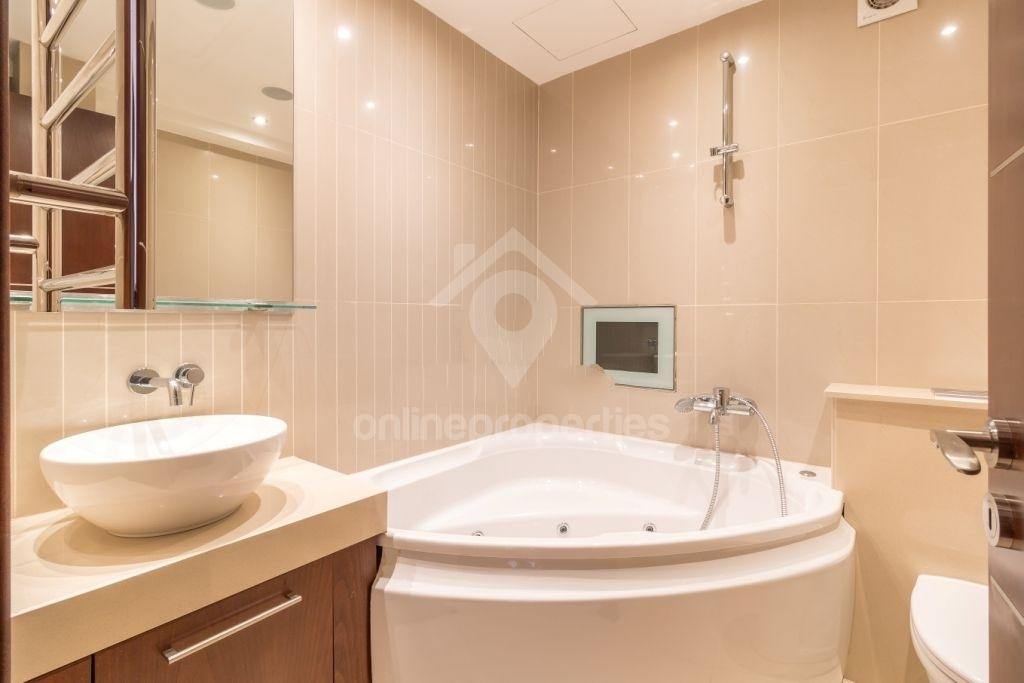 To change image, hover mouse over thumbnails below