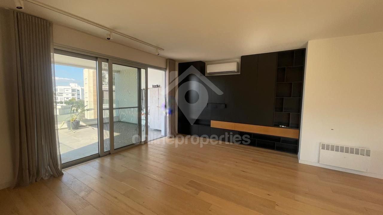 To change image, hover mouse over thumbnails below