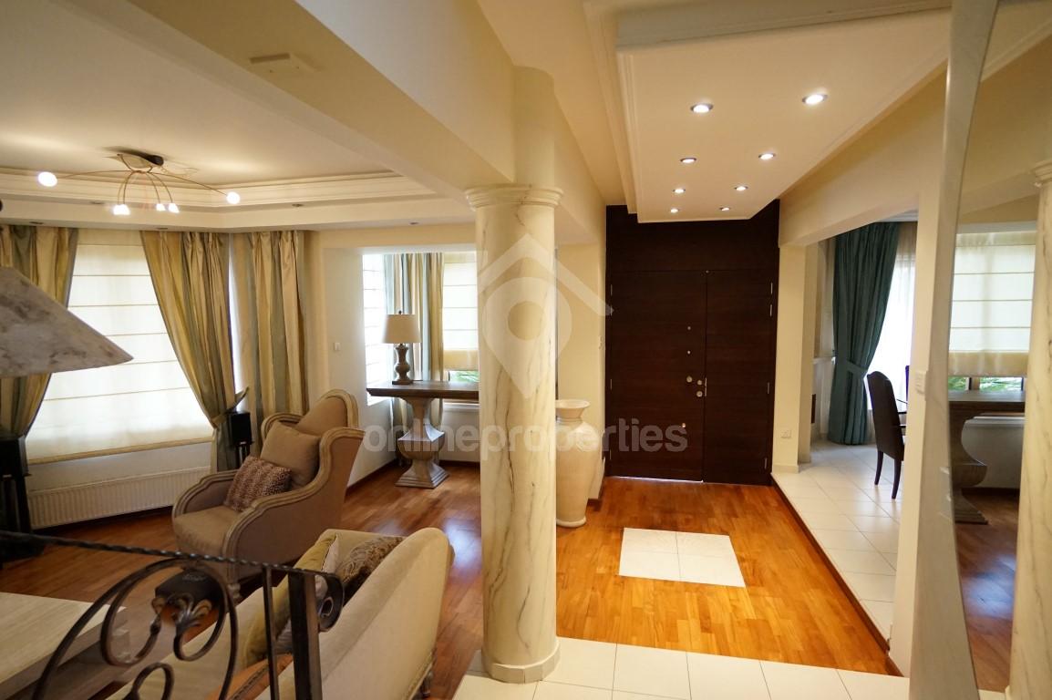 To change image, hover mouse over thumbnails below