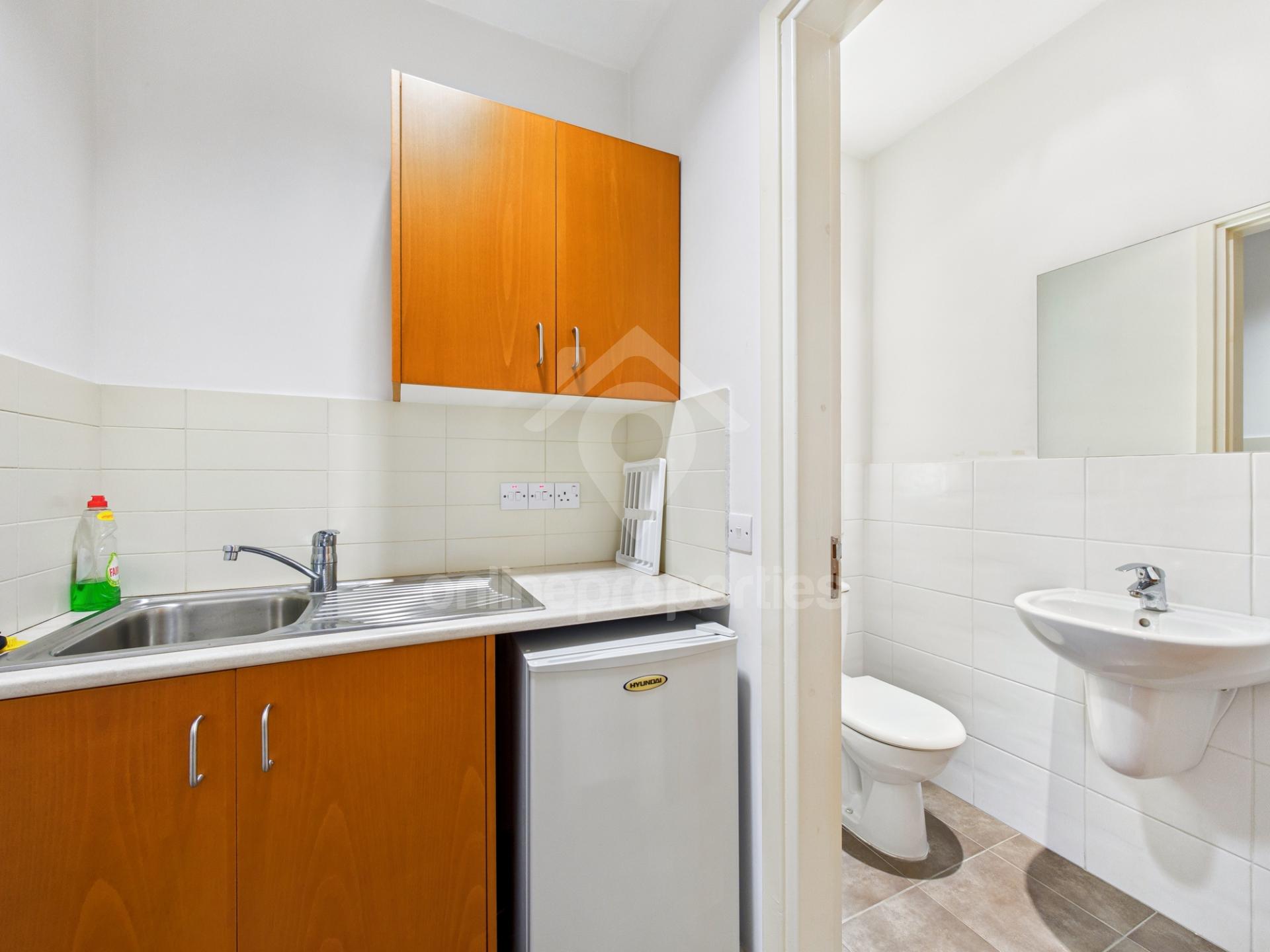 To change image, hover mouse over thumbnails below