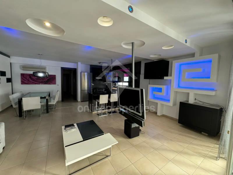 To change image, hover mouse over thumbnails below