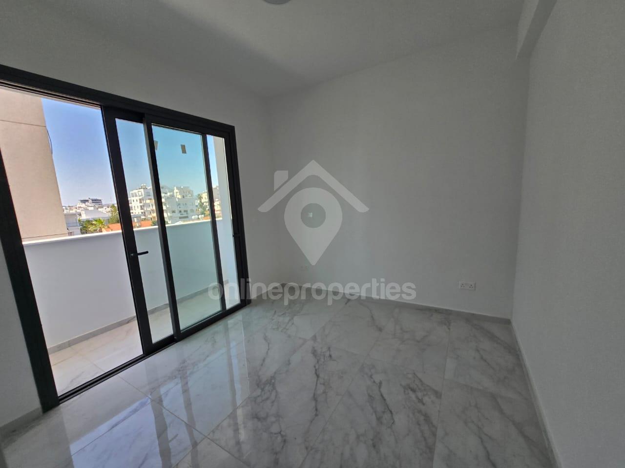 To change image, hover mouse over thumbnails below