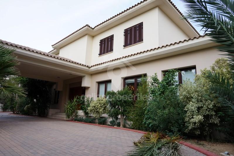 To change image, hover mouse over thumbnails below