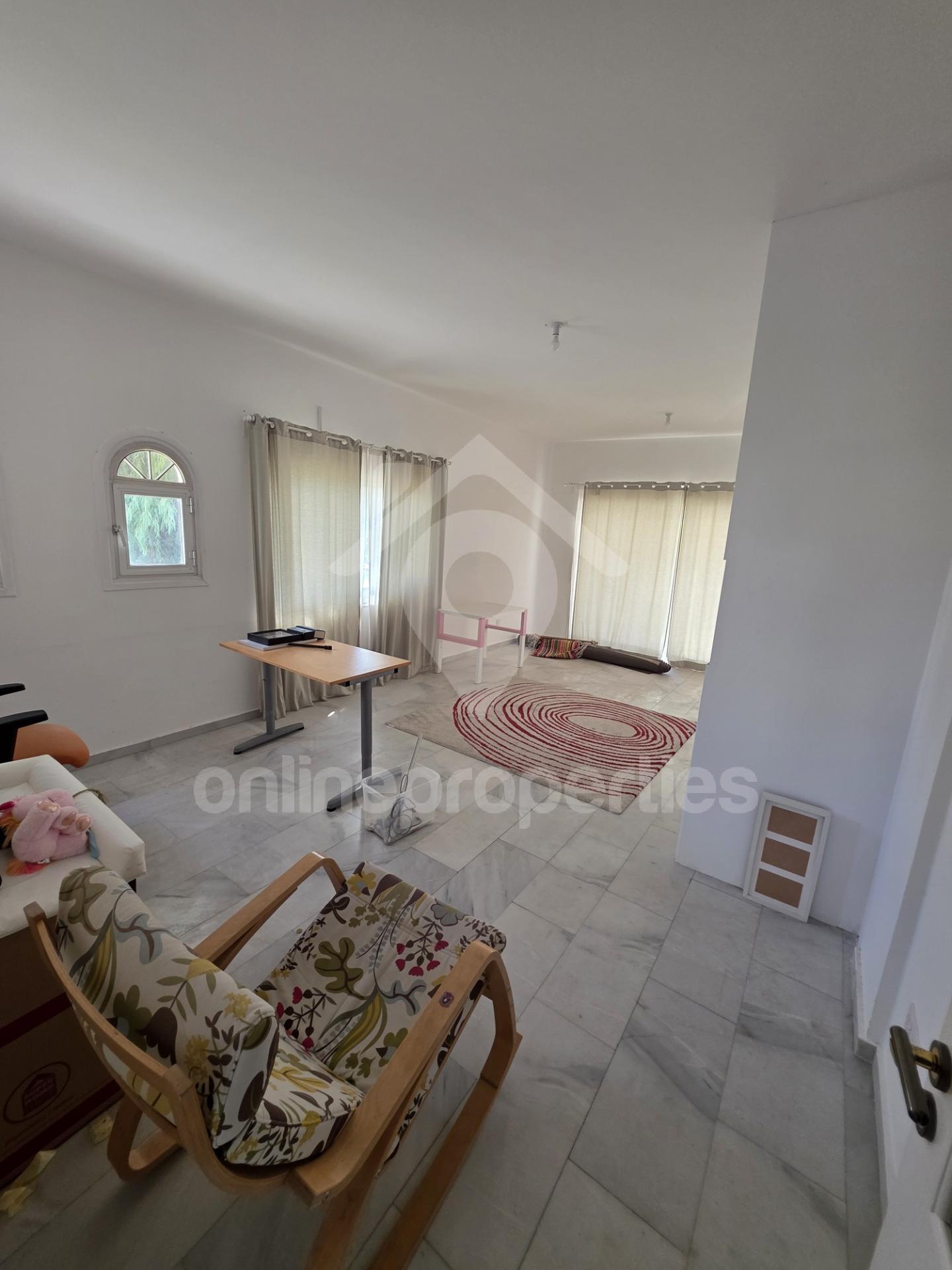 To change image, hover mouse over thumbnails below