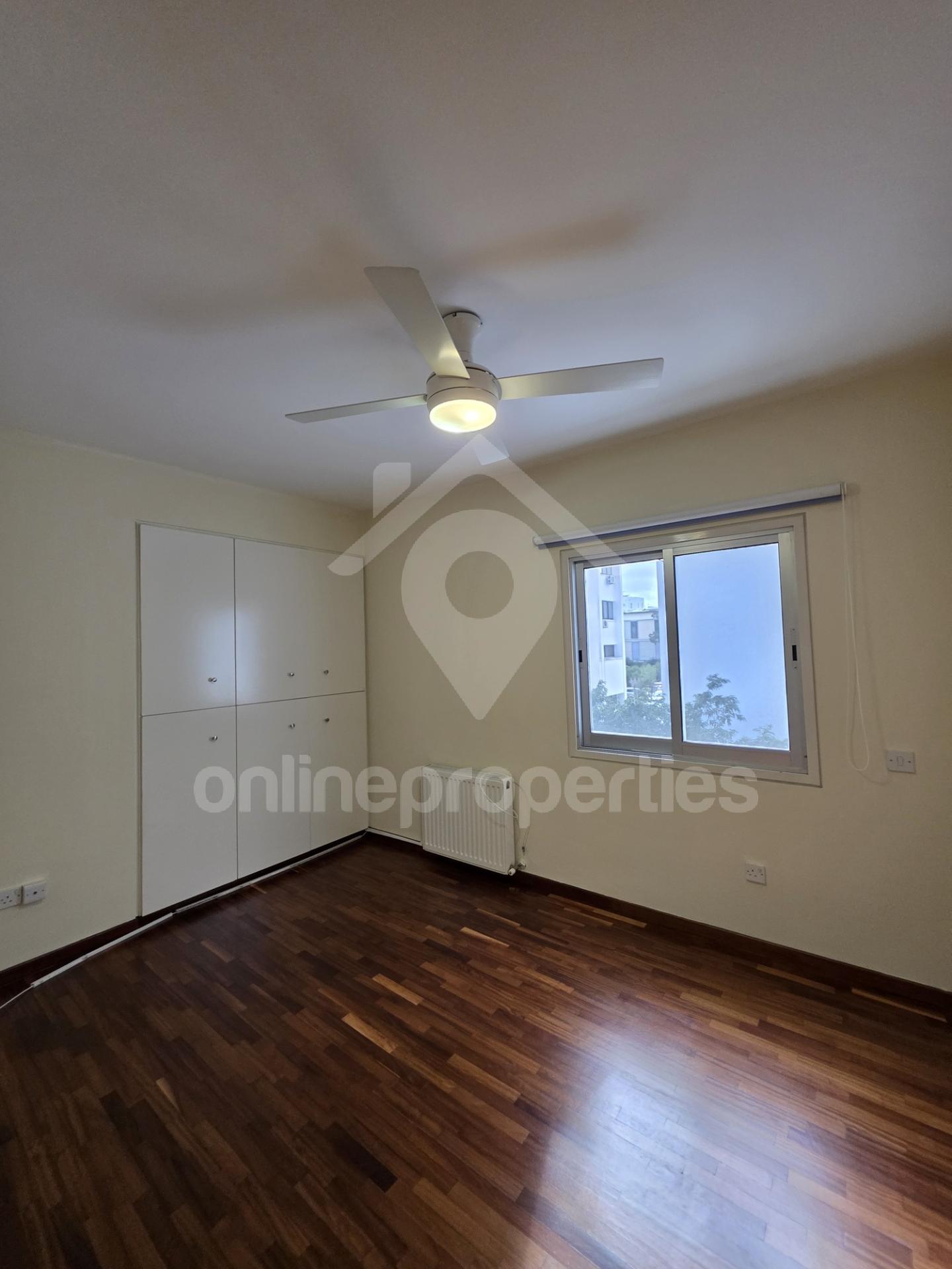 To change image, hover mouse over thumbnails below