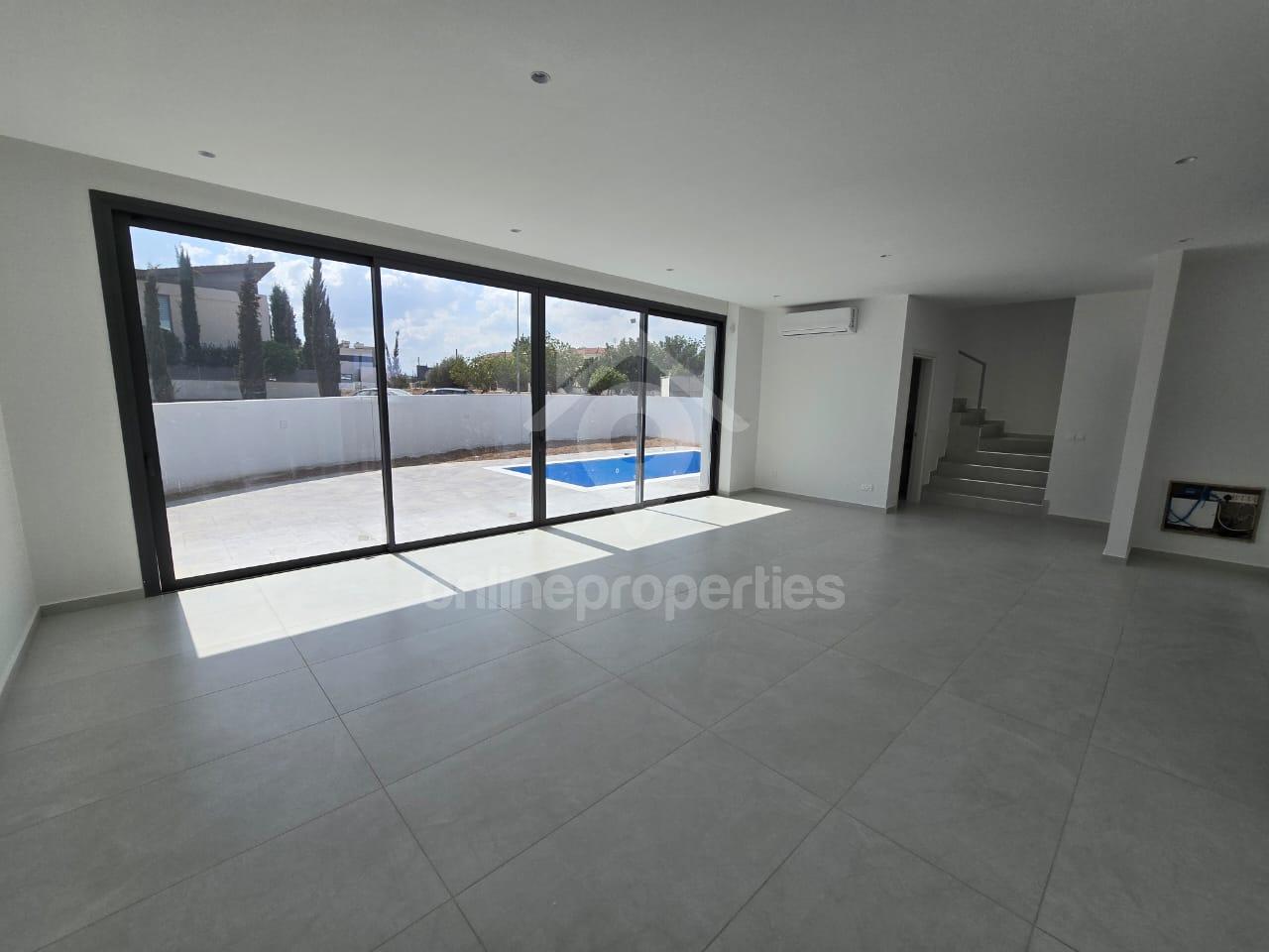 To change image, hover mouse over thumbnails below