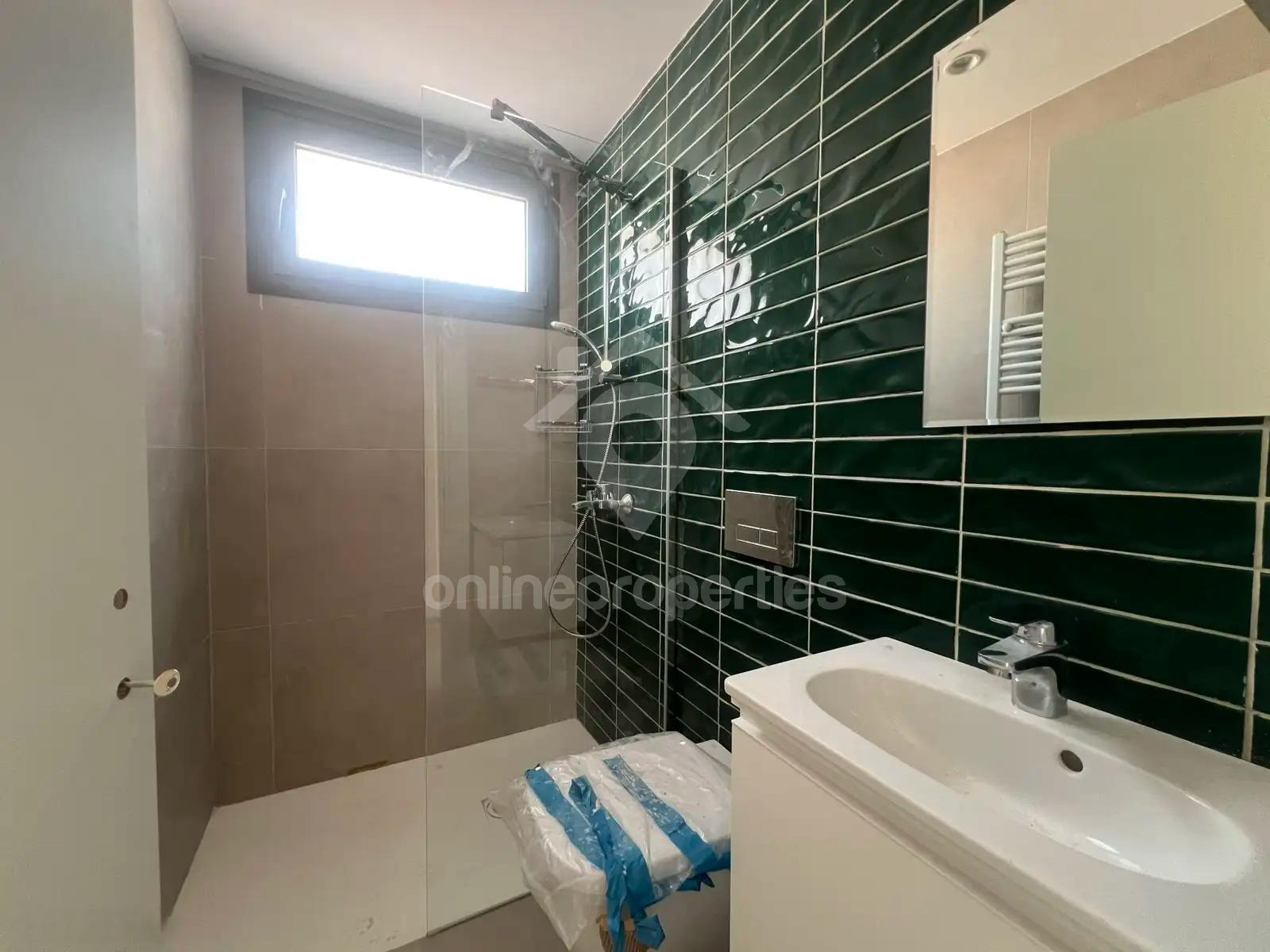 To change image, hover mouse over thumbnails below