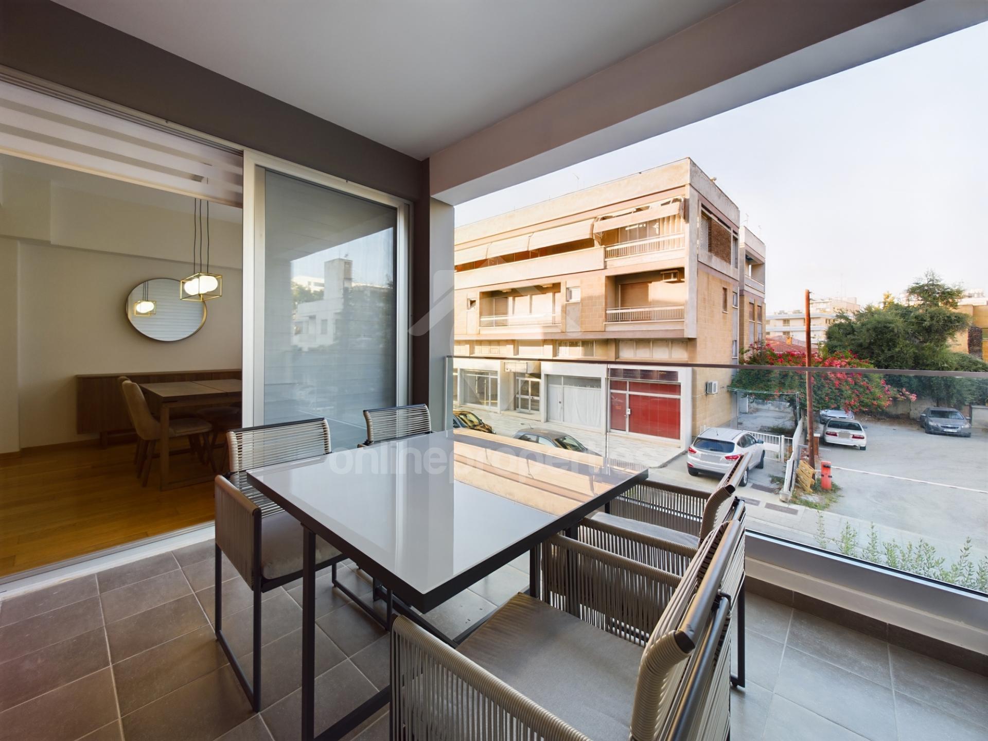 To change image, hover mouse over thumbnails below