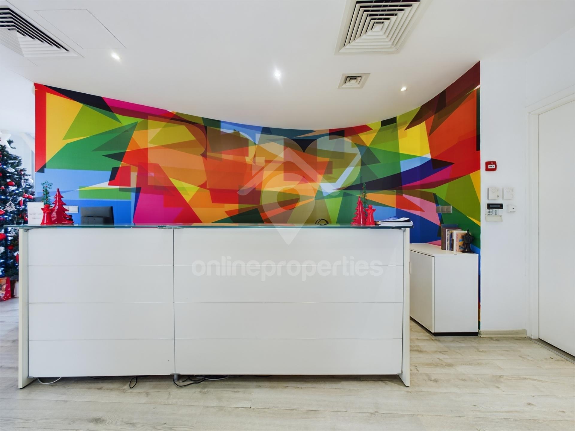 To change image, hover mouse over thumbnails below