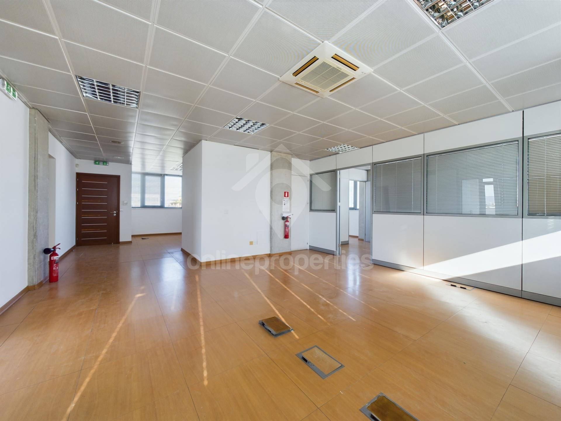 To change image, hover mouse over thumbnails below