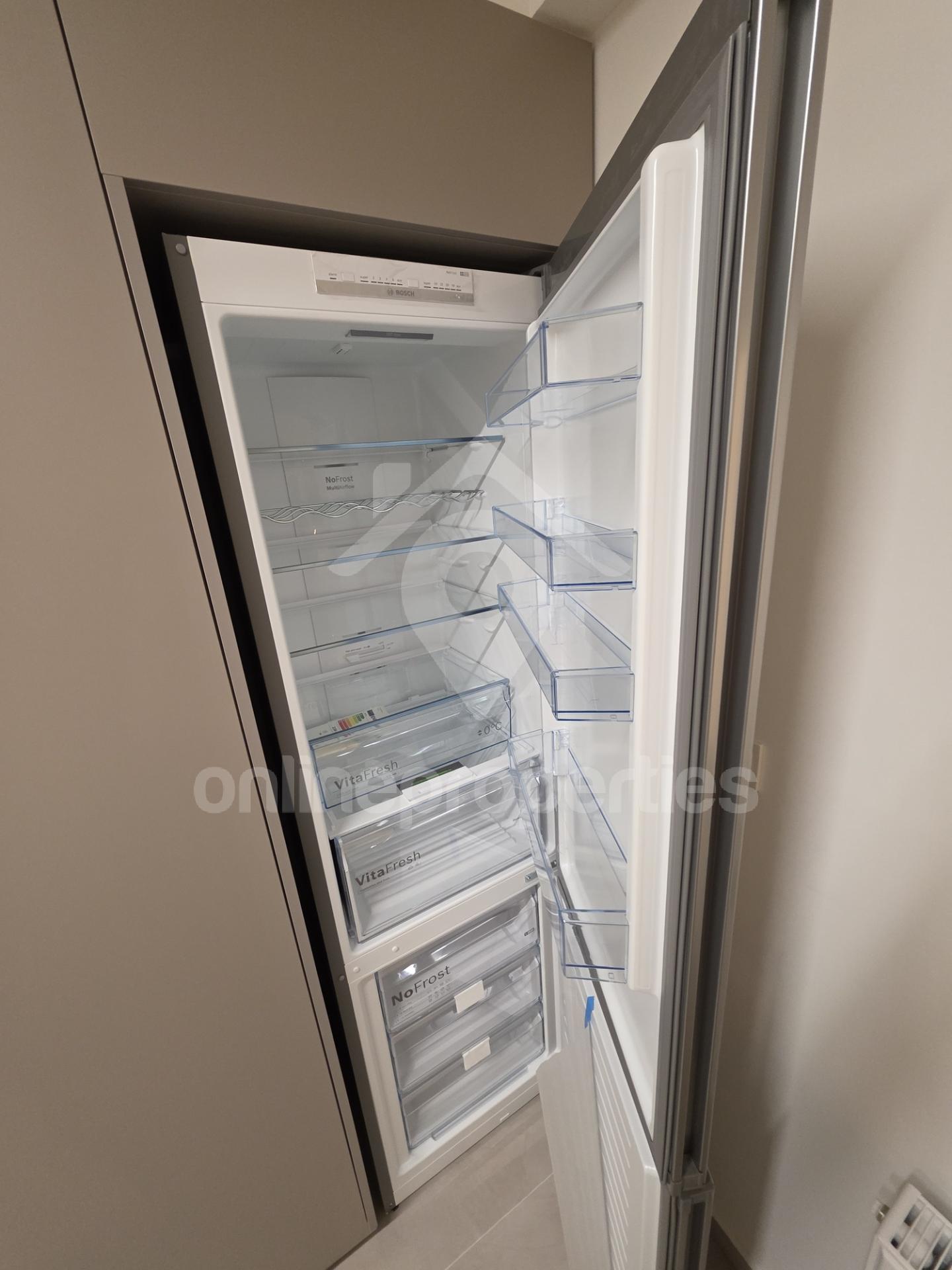 To change image, hover mouse over thumbnails below