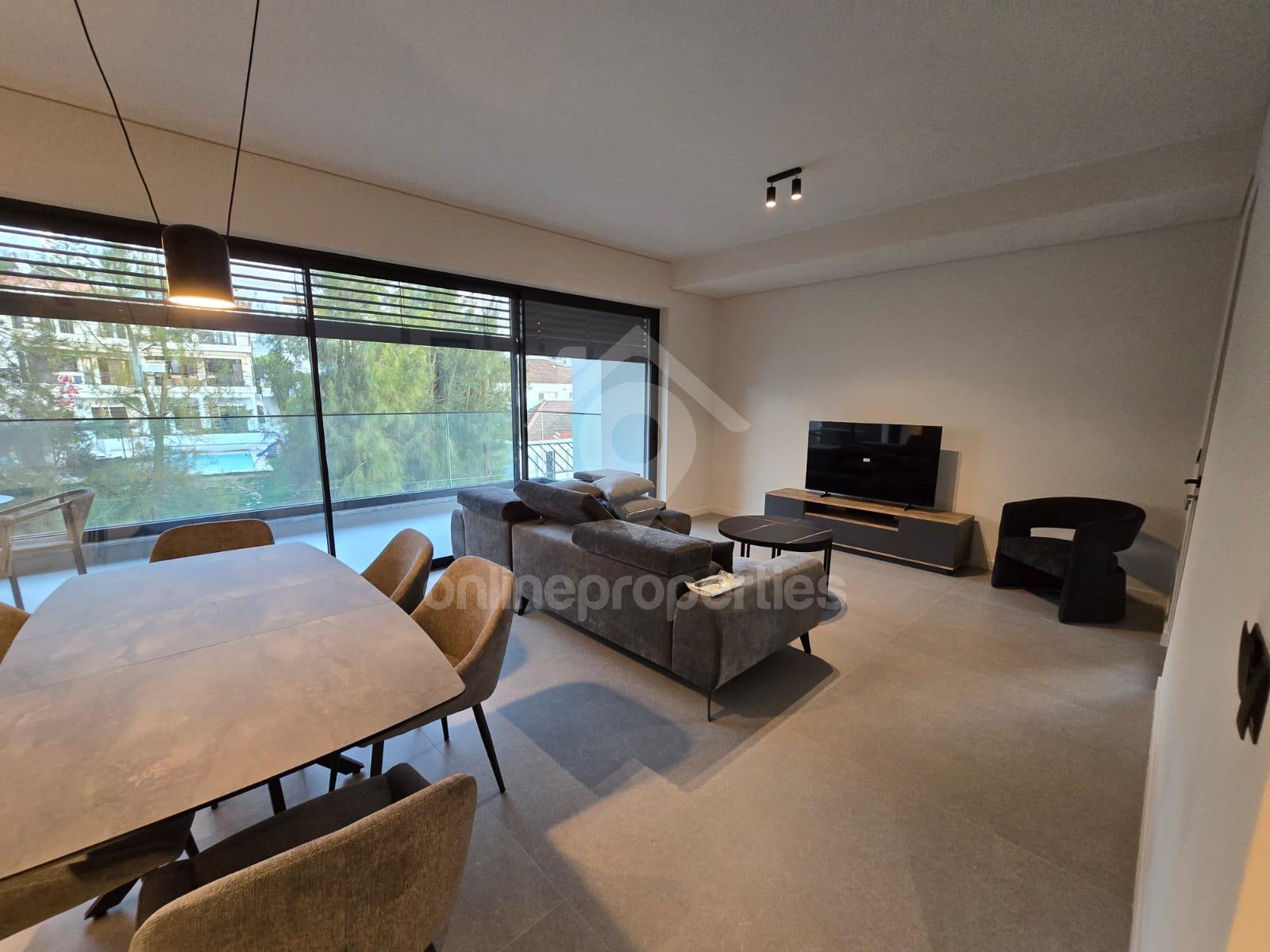 To change image, hover mouse over thumbnails below