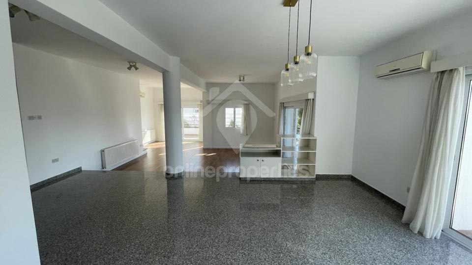 To change image, hover mouse over thumbnails below